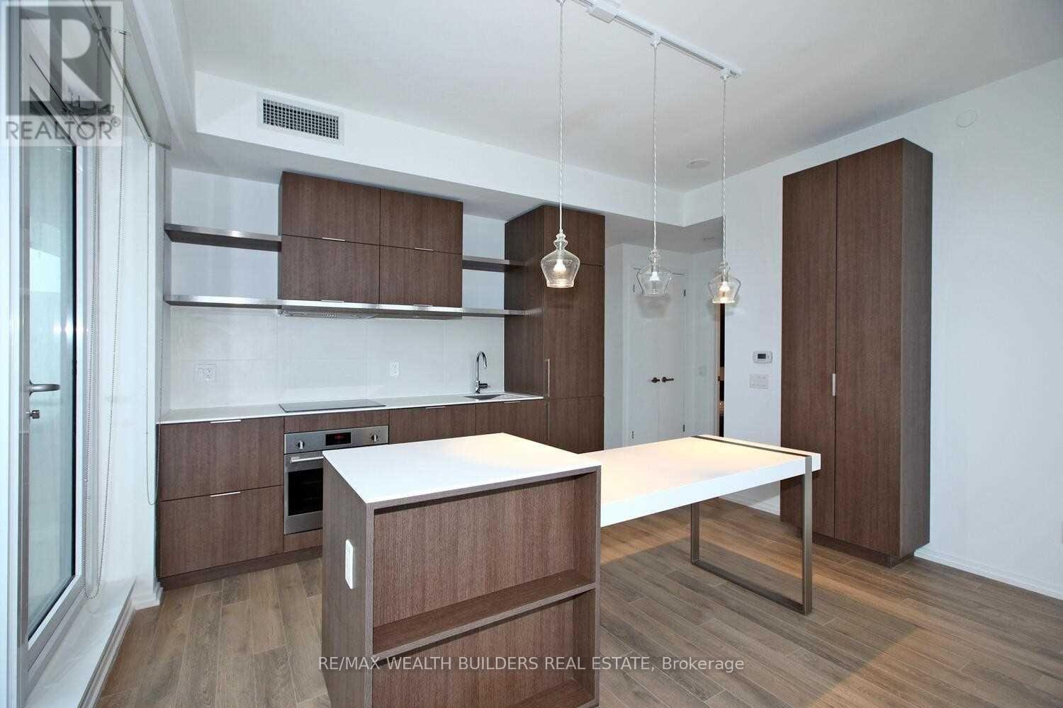 4305 - 197 Yonge Street, Toronto, Ontario  M5B 1M4 - Photo 2 - C13056648