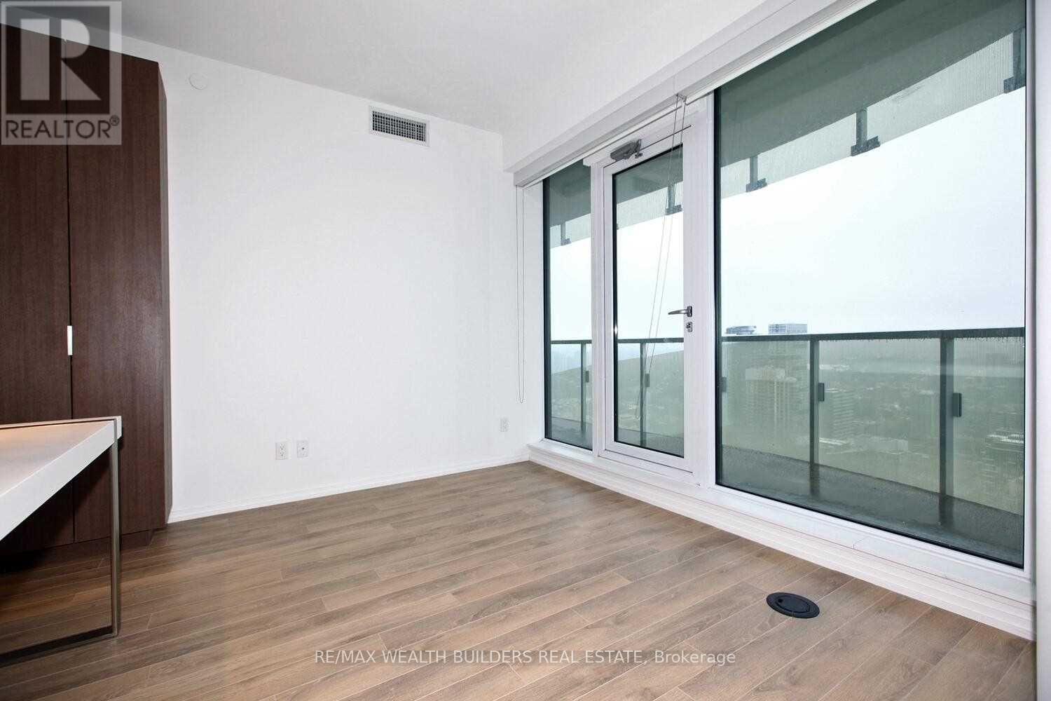 4305 - 197 Yonge Street, Toronto, Ontario  M5B 1M4 - Photo 3 - C13056648