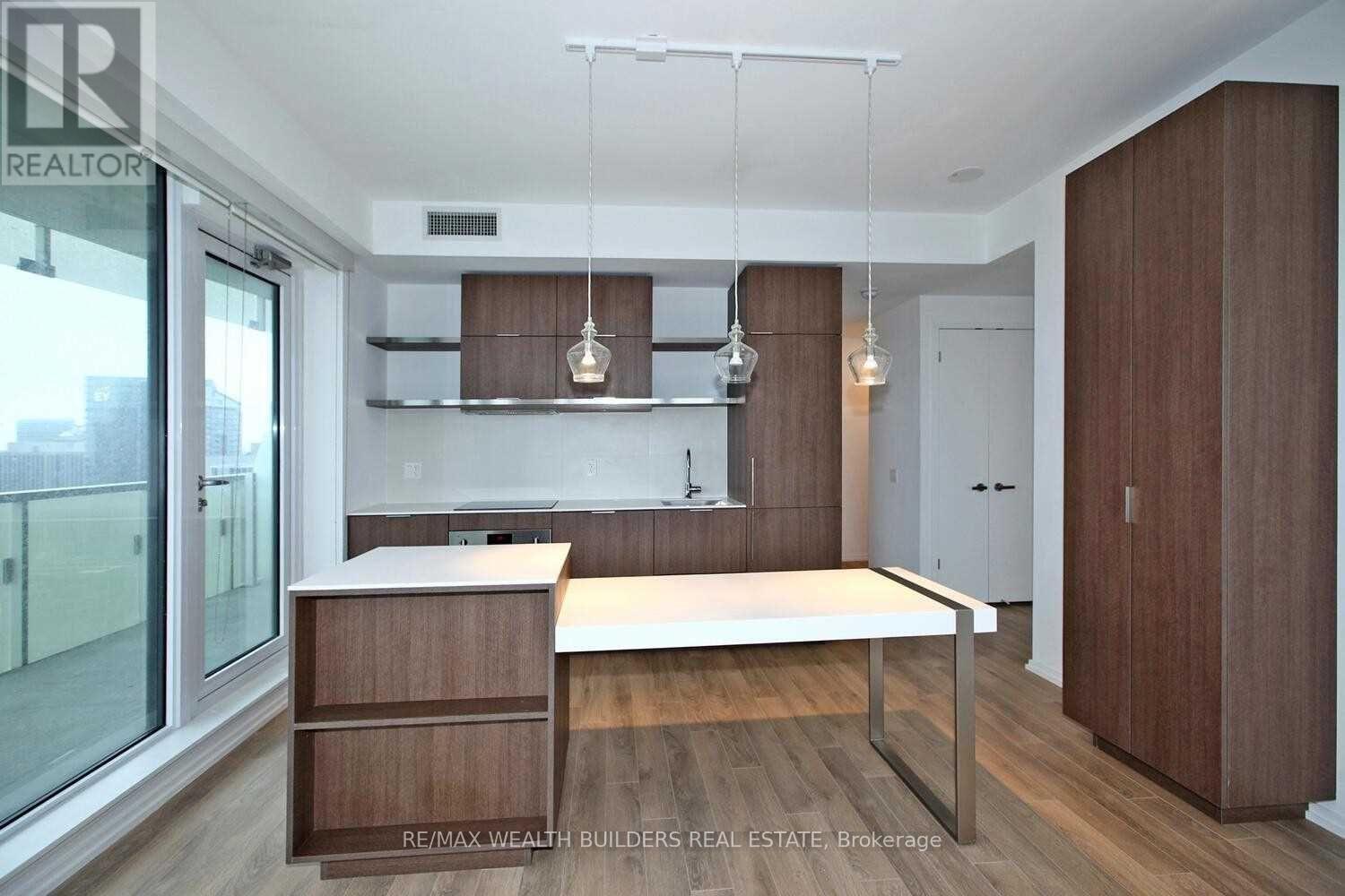 4305 - 197 Yonge Street, Toronto, Ontario  M5B 1M4 - Photo 4 - C13056648