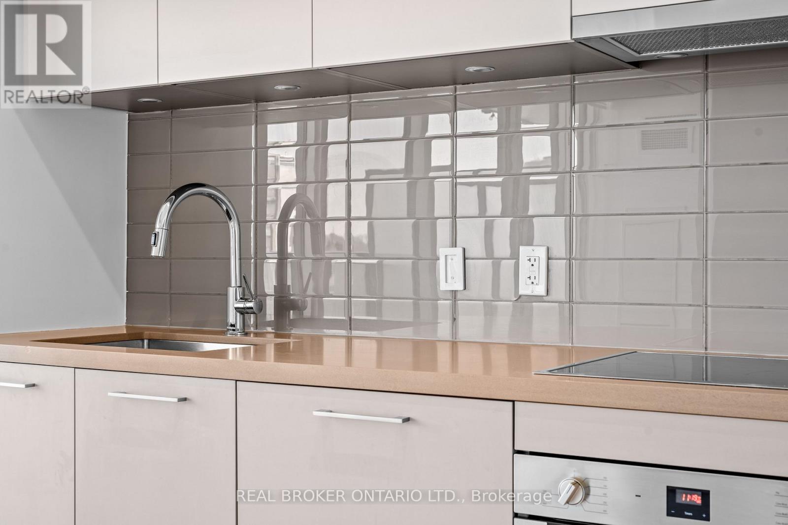 906 - 99 Foxbar Road, Toronto, Ontario  M4V 2G5 - Photo 9 - C13056684