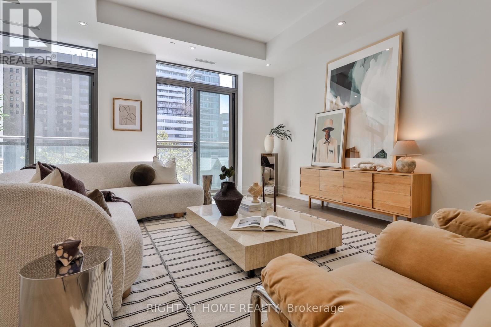 404 - 10 PRINCE ARTHUR AVENUE, Toronto, Ontario