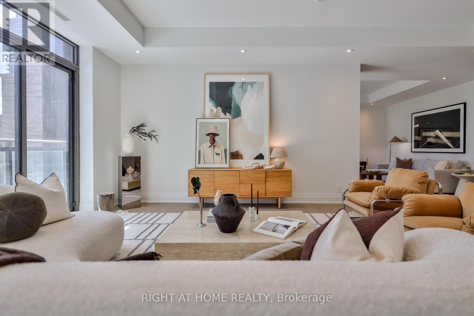 404 - 10 Prince Arthur Avenue, Toronto, Ontario  M5R 1A9 - Photo 3 - C13056756