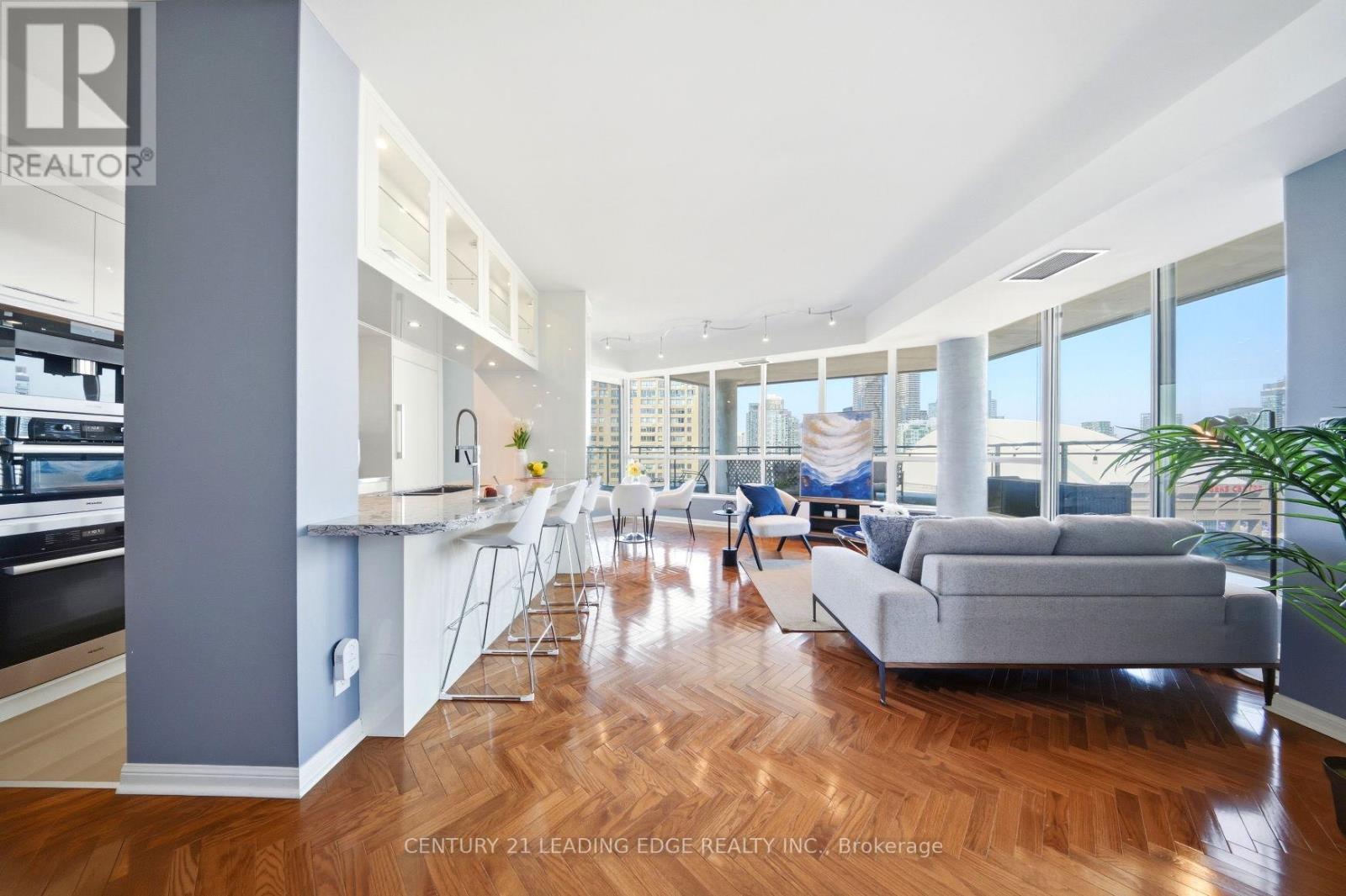 2617 - 230 Queens Quay W, Toronto, Ontario  M5J 2Y7 - Photo 3 - C13056762