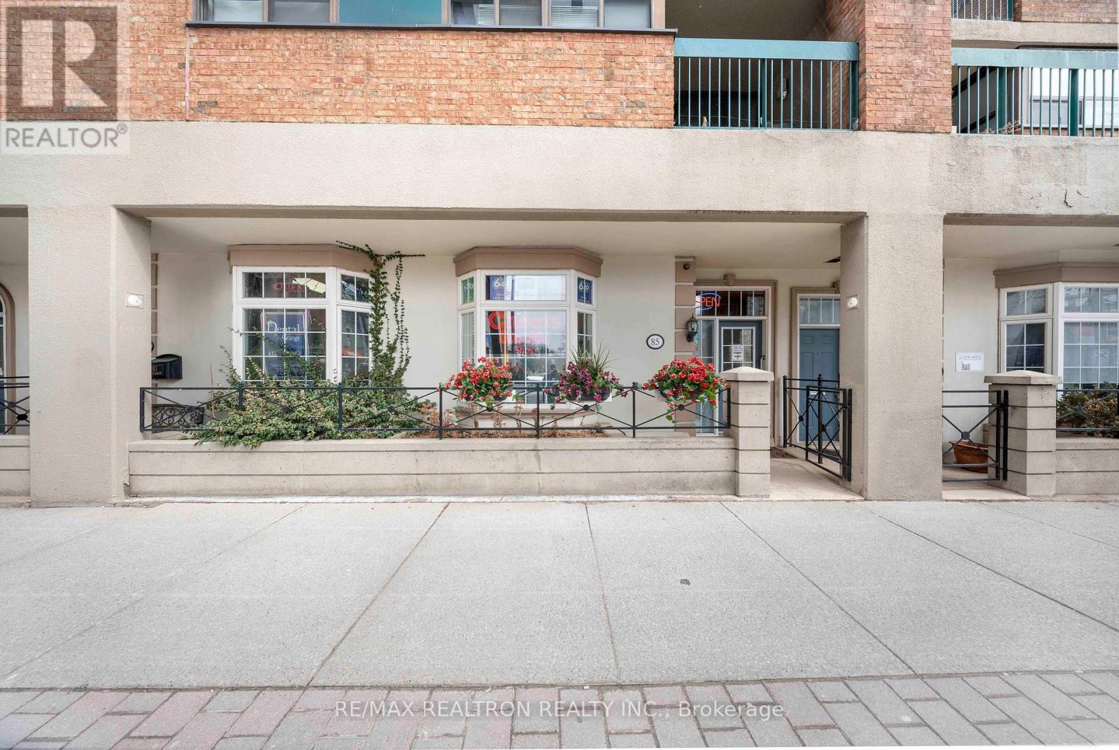 85 MCCAUL STREET N, Toronto, Ontario