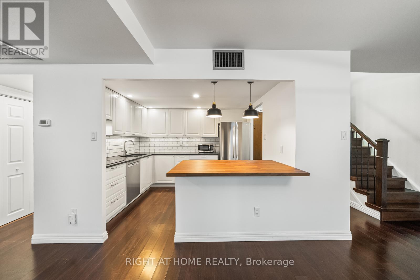 605 - 19 Dundonald Street, Toronto, Ontario  M4Y 1K3 - Photo 10 - C13056914