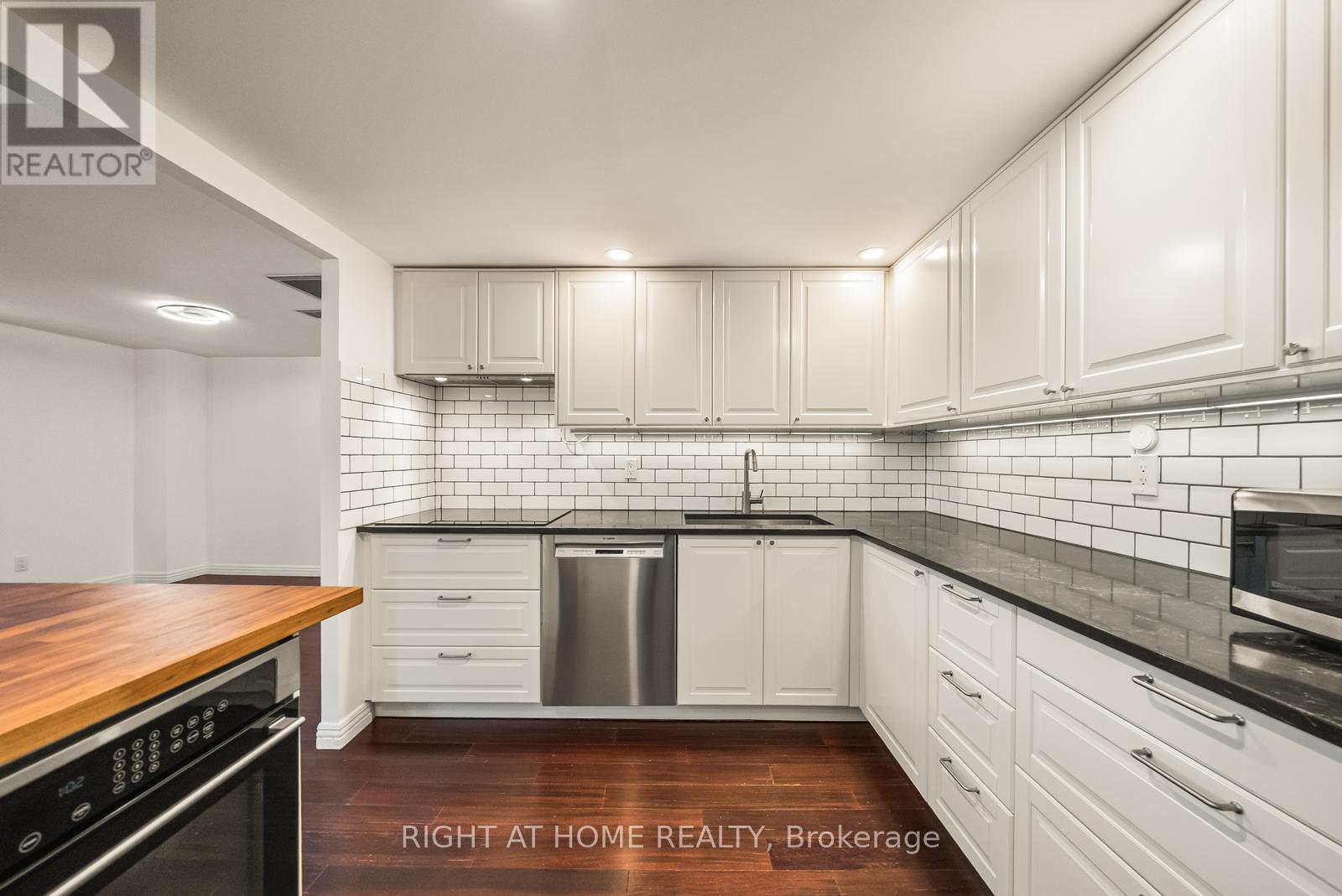 605 - 19 Dundonald Street, Toronto, Ontario  M4Y 1K3 - Photo 13 - C13056914