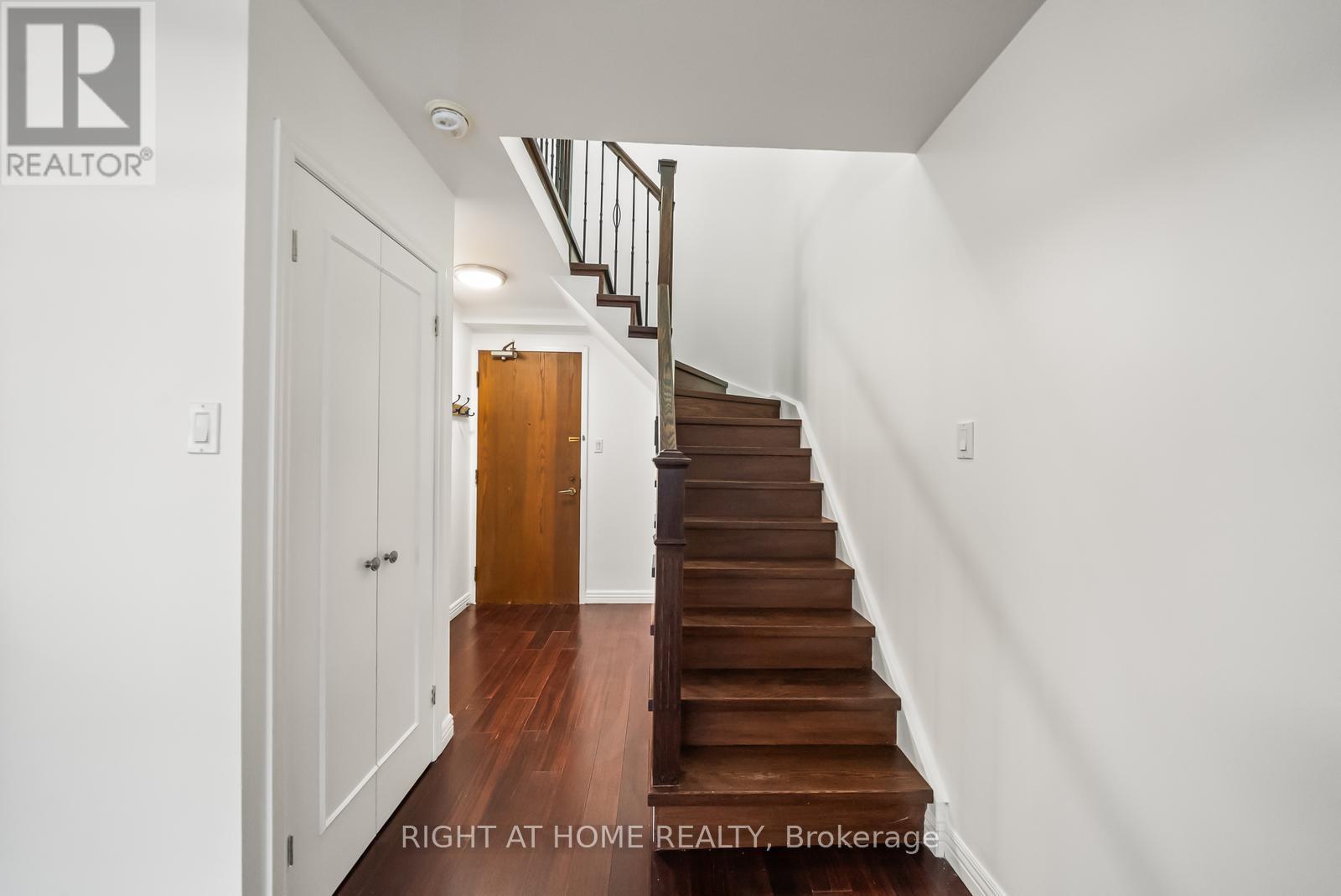 605 - 19 Dundonald Street, Toronto, Ontario  M4Y 1K3 - Photo 17 - C13056914