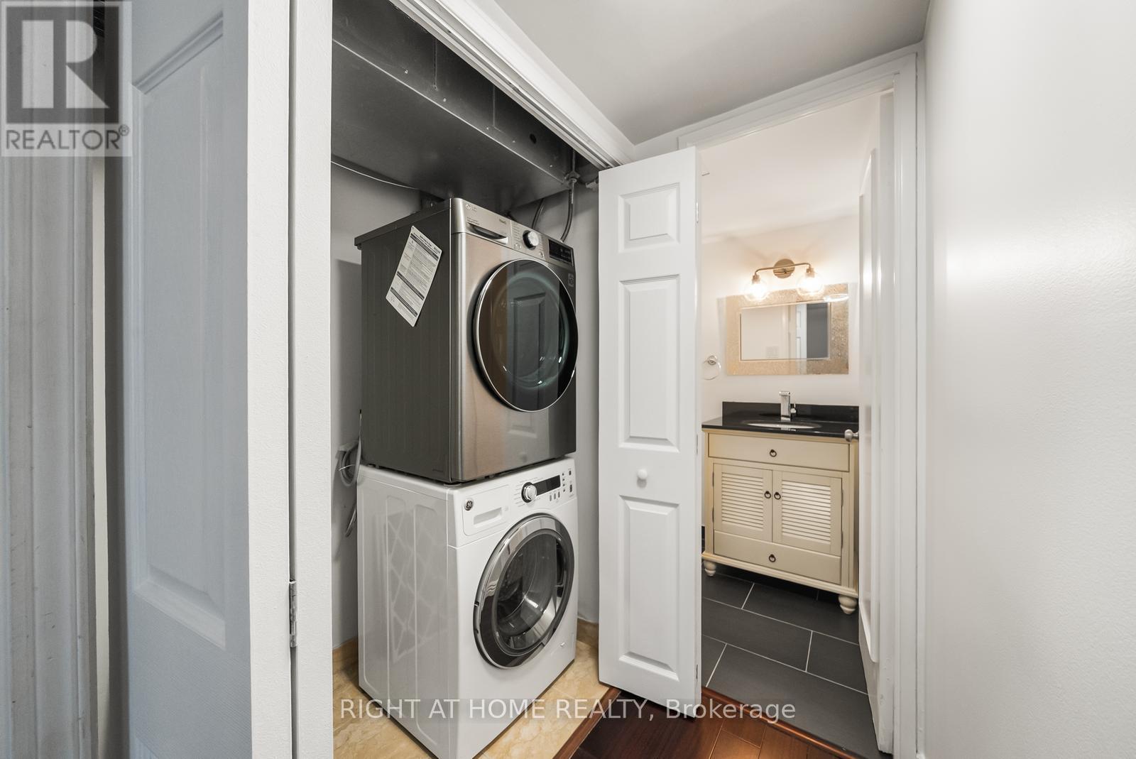 605 - 19 Dundonald Street, Toronto, Ontario  M4Y 1K3 - Photo 18 - C13056914