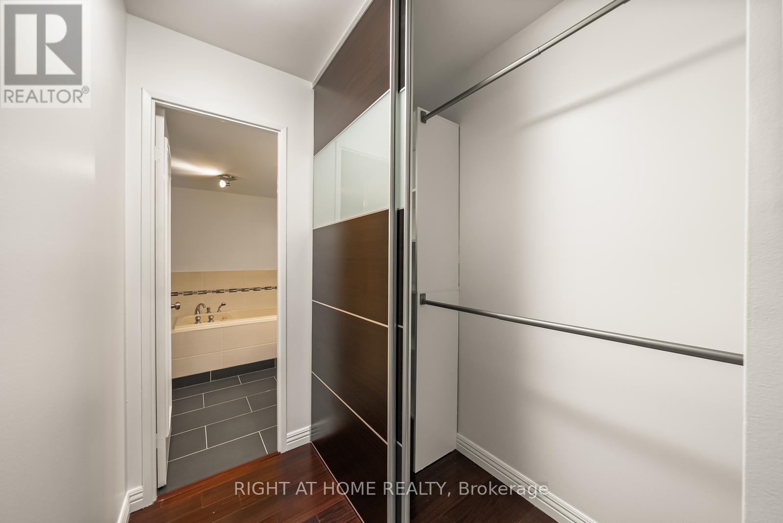 605 - 19 Dundonald Street, Toronto, Ontario  M4Y 1K3 - Photo 22 - C13056914