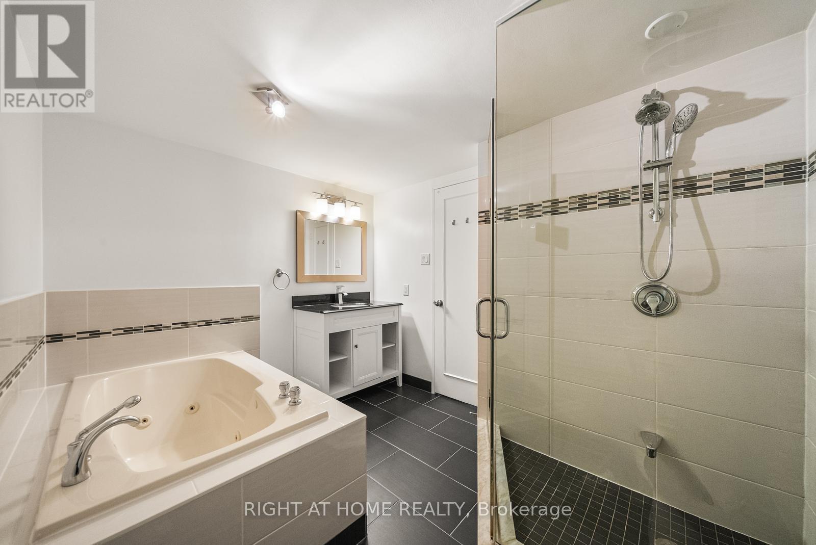 605 - 19 Dundonald Street, Toronto, Ontario  M4Y 1K3 - Photo 28 - C13056914