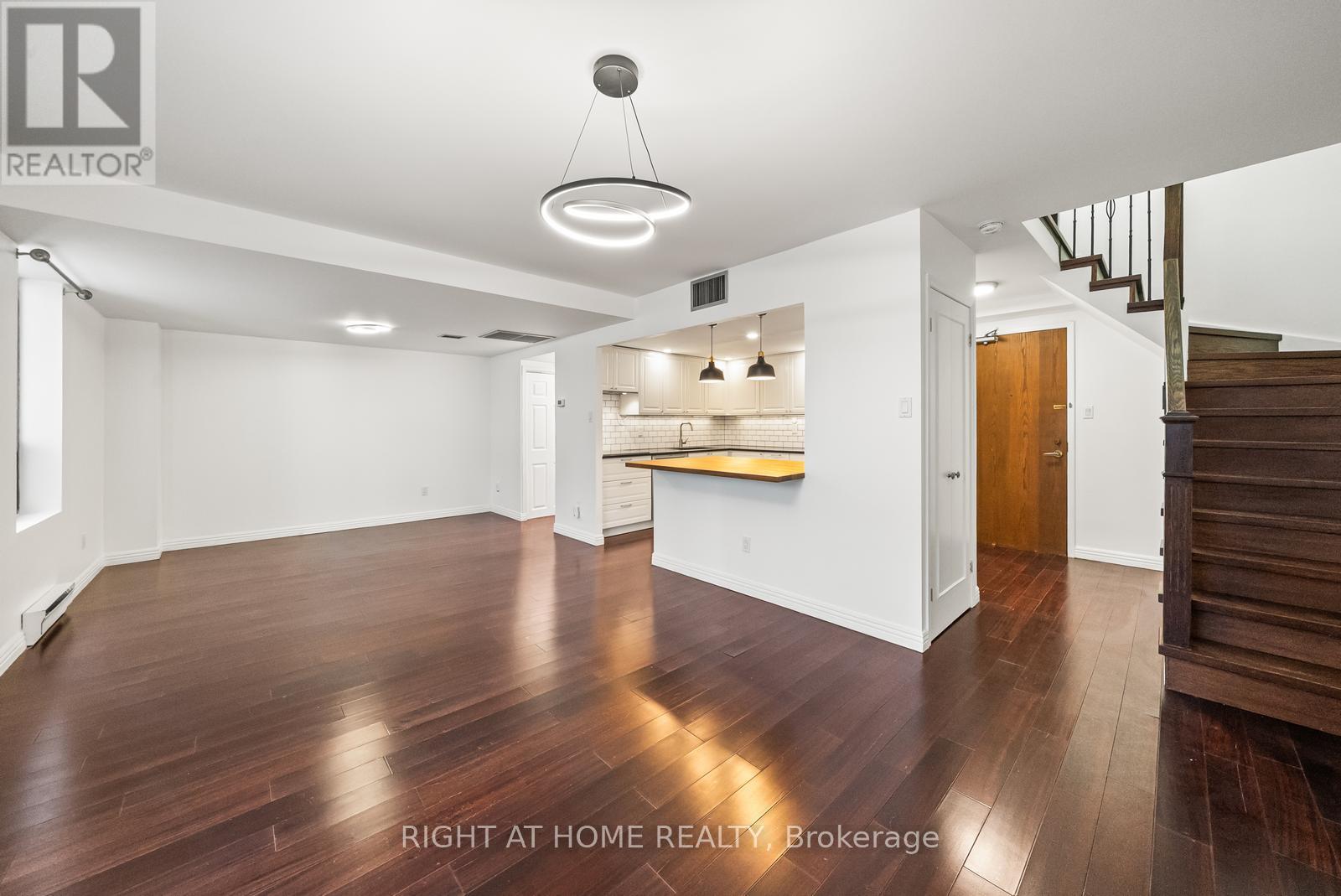 605 - 19 Dundonald Street, Toronto, Ontario  M4Y 1K3 - Photo 4 - C13056914