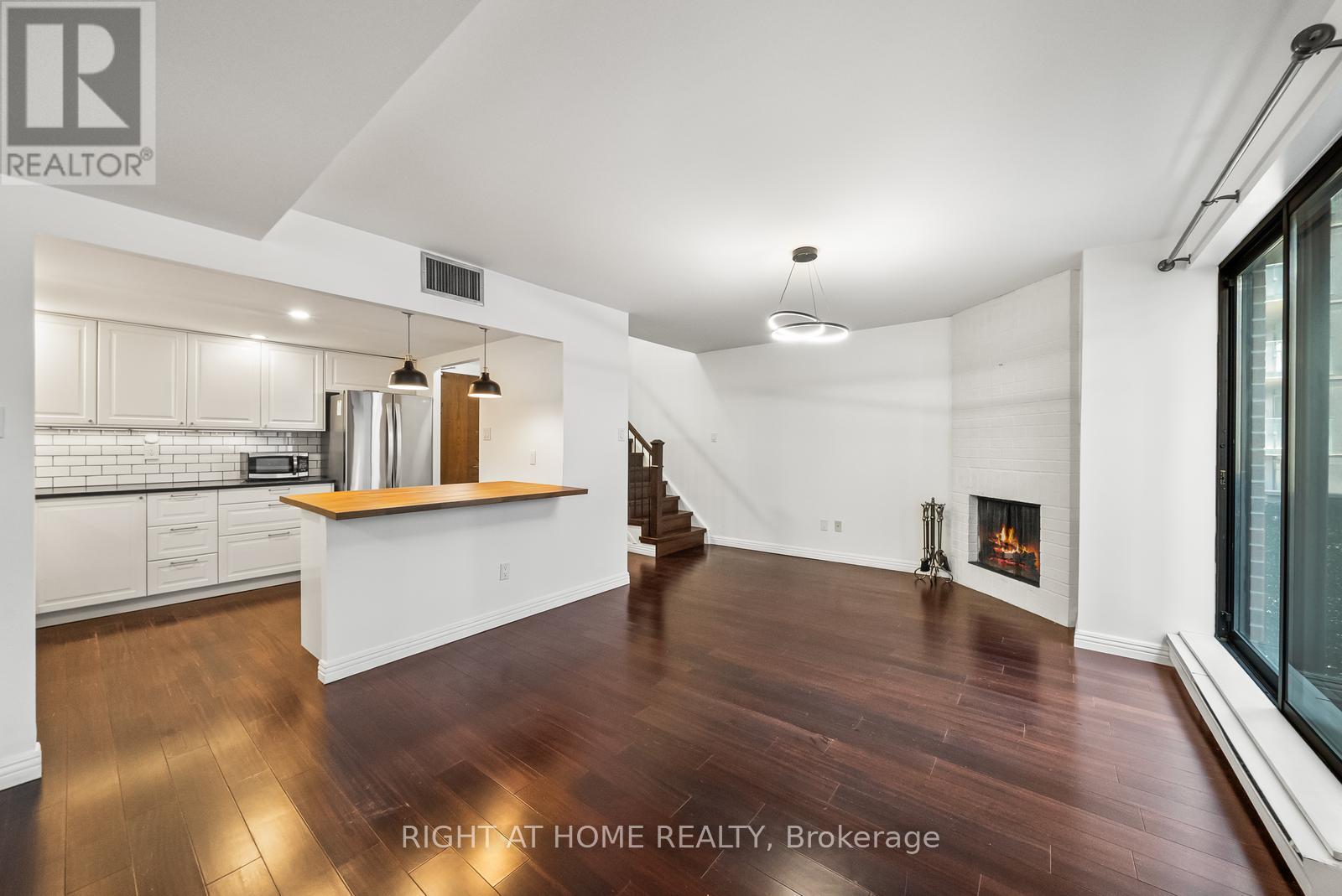 605 - 19 Dundonald Street, Toronto, Ontario  M4Y 1K3 - Photo 9 - C13056914