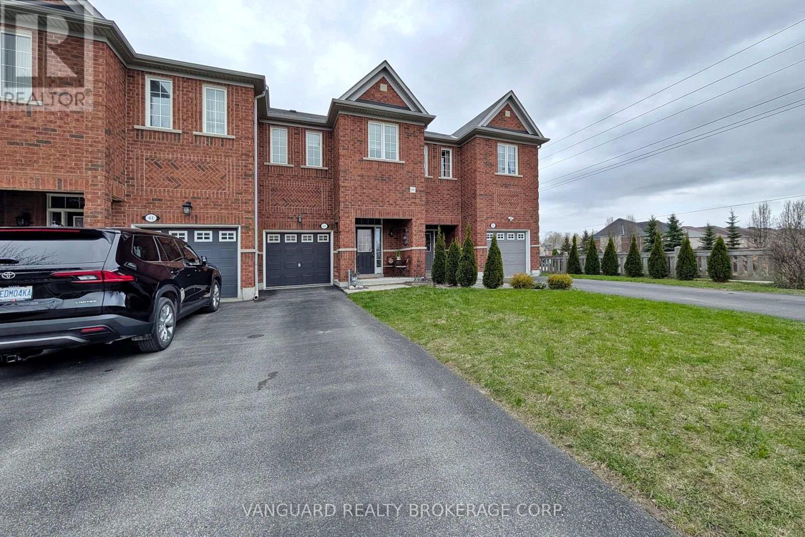 63 Mccann Crescent, Bradford West Gwillimbury (Bradford), Ontario  L3Z 0G6 - Photo 2 - N13056726
