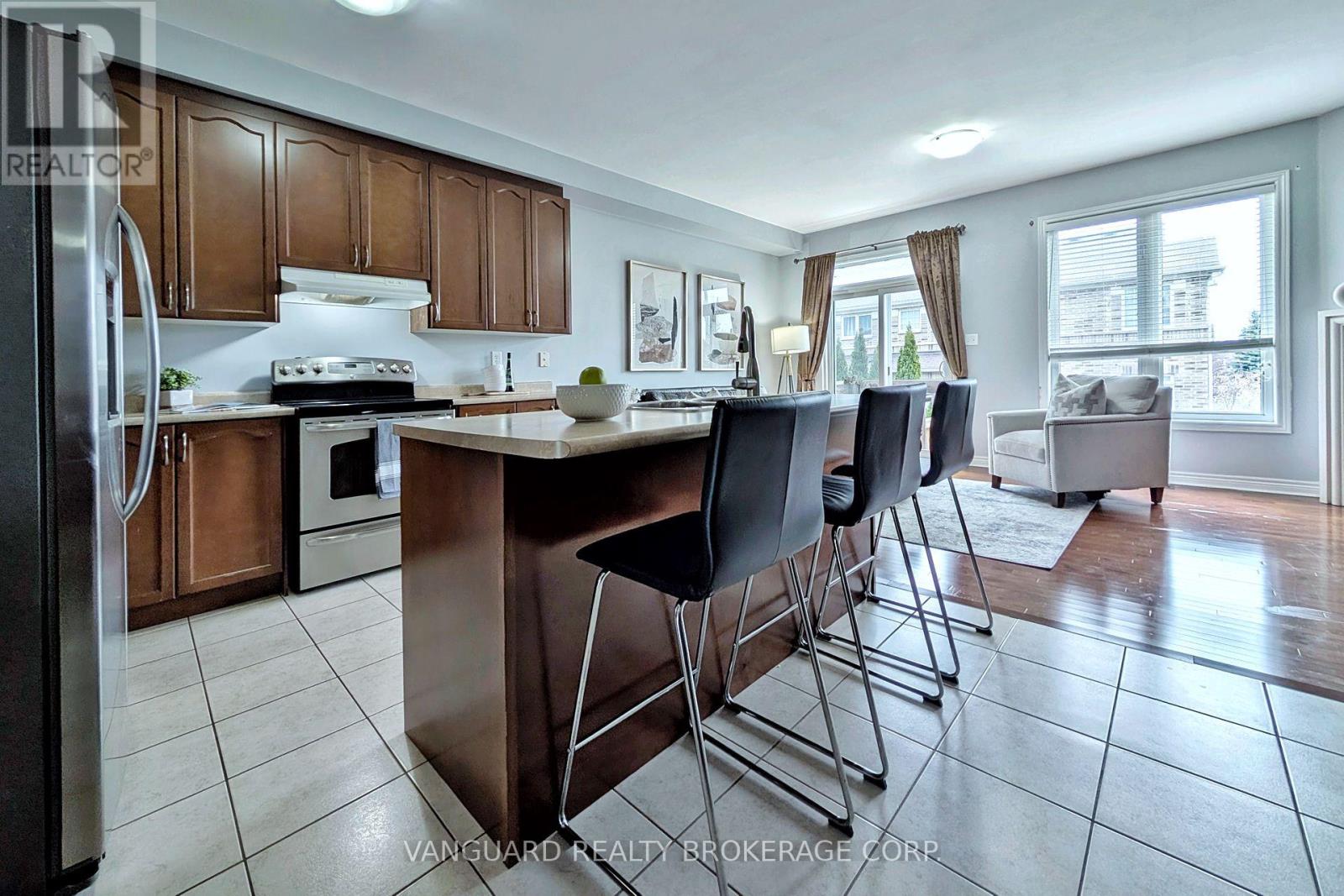 63 Mccann Crescent, Bradford West Gwillimbury (Bradford), Ontario  L3Z 0G6 - Photo 7 - N13056726