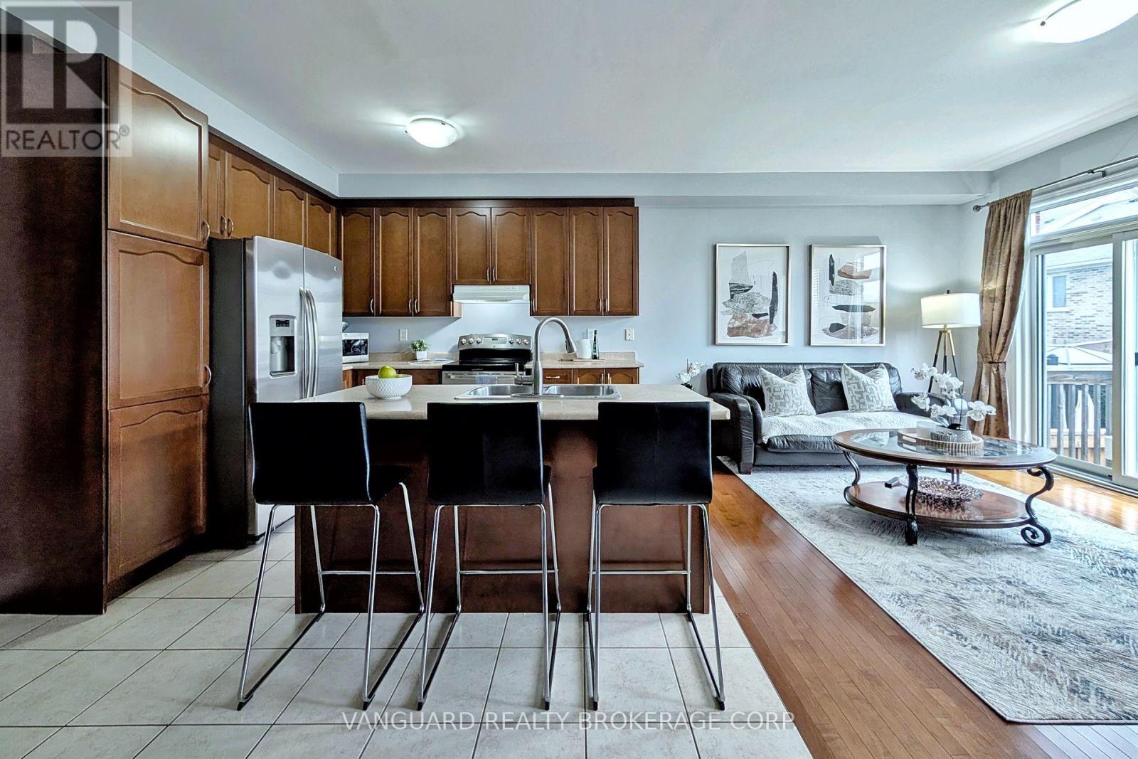 63 Mccann Crescent, Bradford West Gwillimbury (Bradford), Ontario  L3Z 0G6 - Photo 8 - N13056726