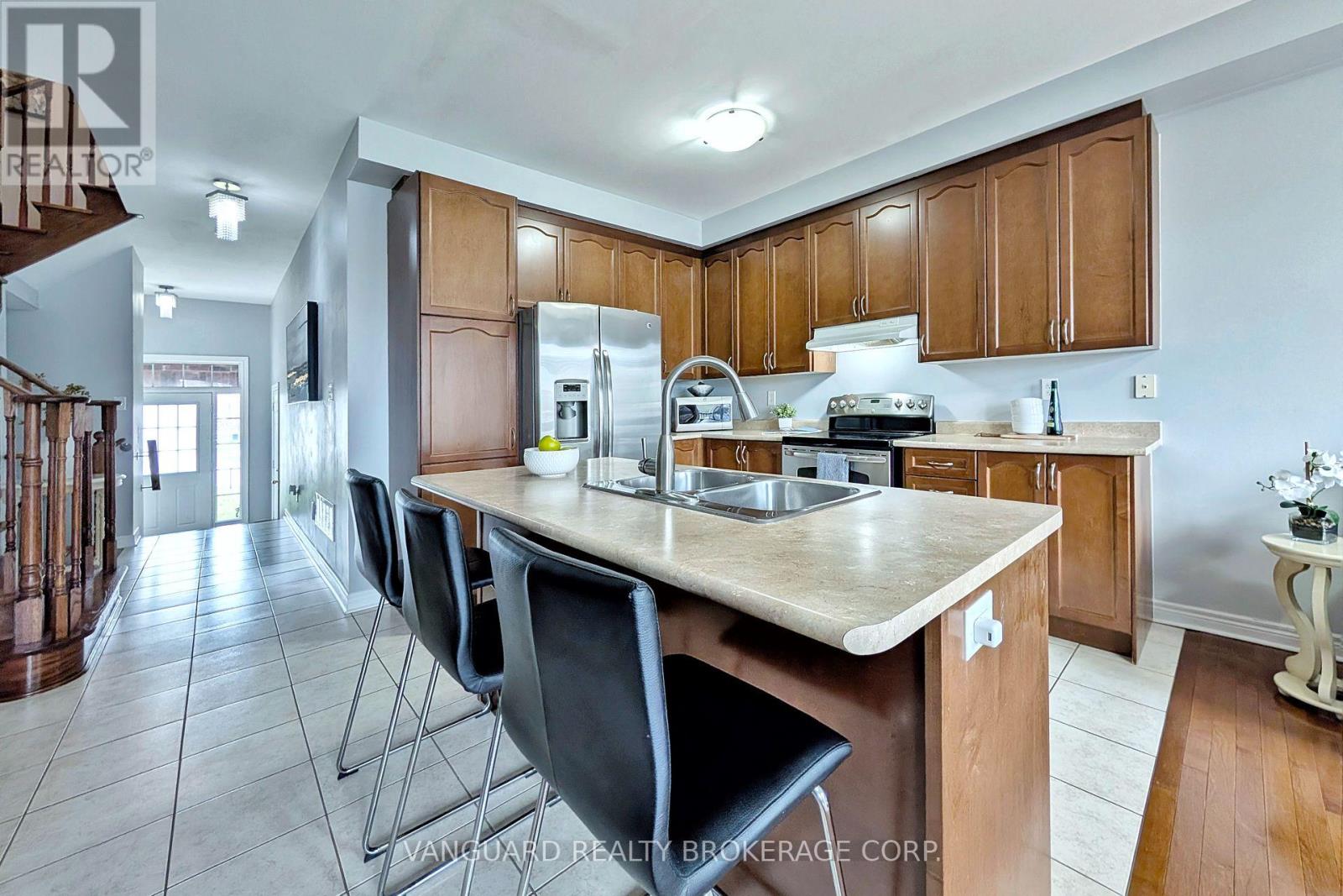 63 Mccann Crescent, Bradford West Gwillimbury (Bradford), Ontario  L3Z 0G6 - Photo 9 - N13056726