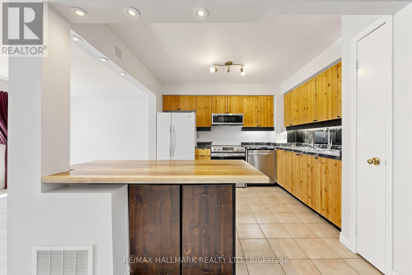 304 Maciver Boulevard, Newmarket, Ontario  L3X 1Y4 - Photo 11 - N13056810