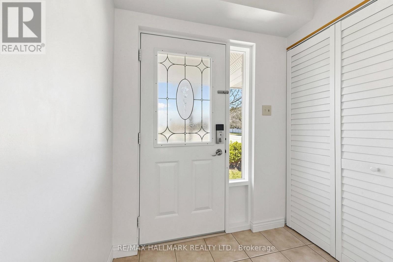 304 Maciver Boulevard, Newmarket, Ontario  L3X 1Y4 - Photo 4 - N13056810