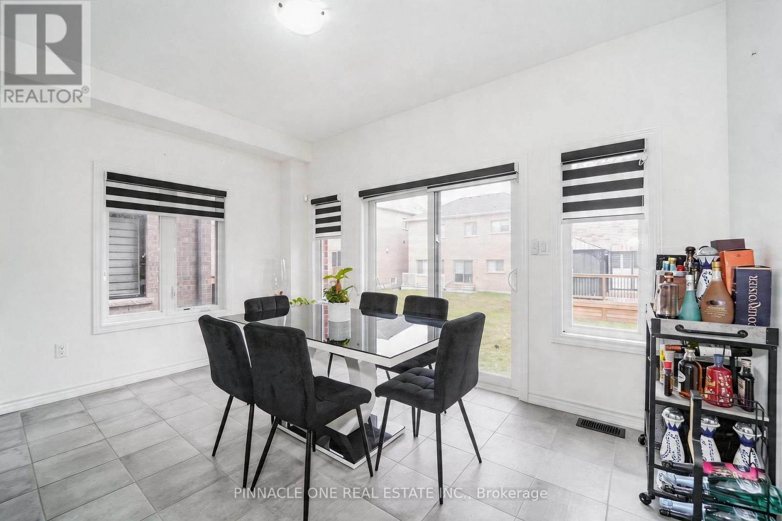 305 Danny Wheeler Boulevard, Georgina, Ontario  L4P 0K1 - Photo 9 - N13056830