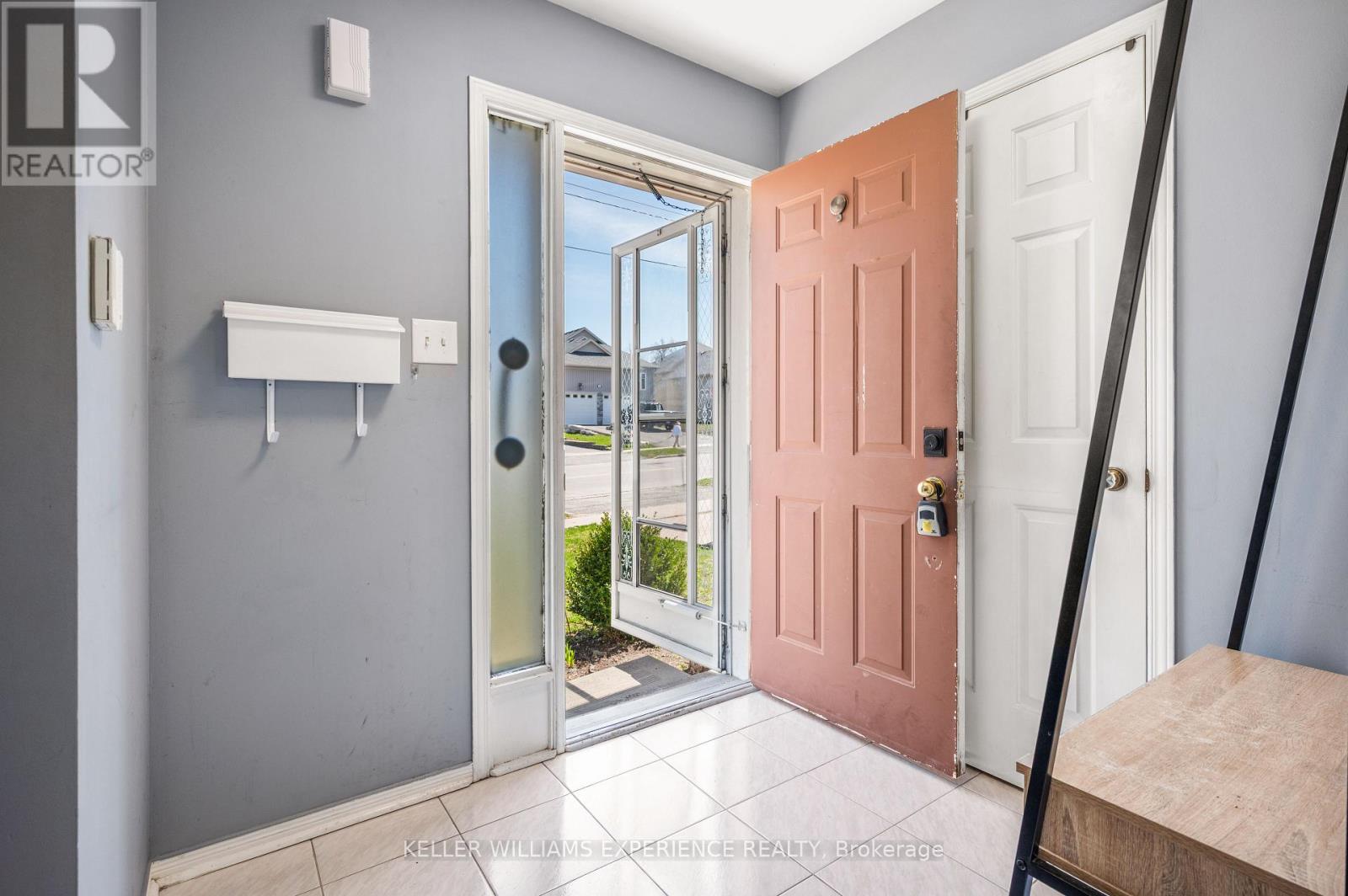 321 Park Street, Orillia, Ontario  L3V 7R6 - Photo 3 - S13056602