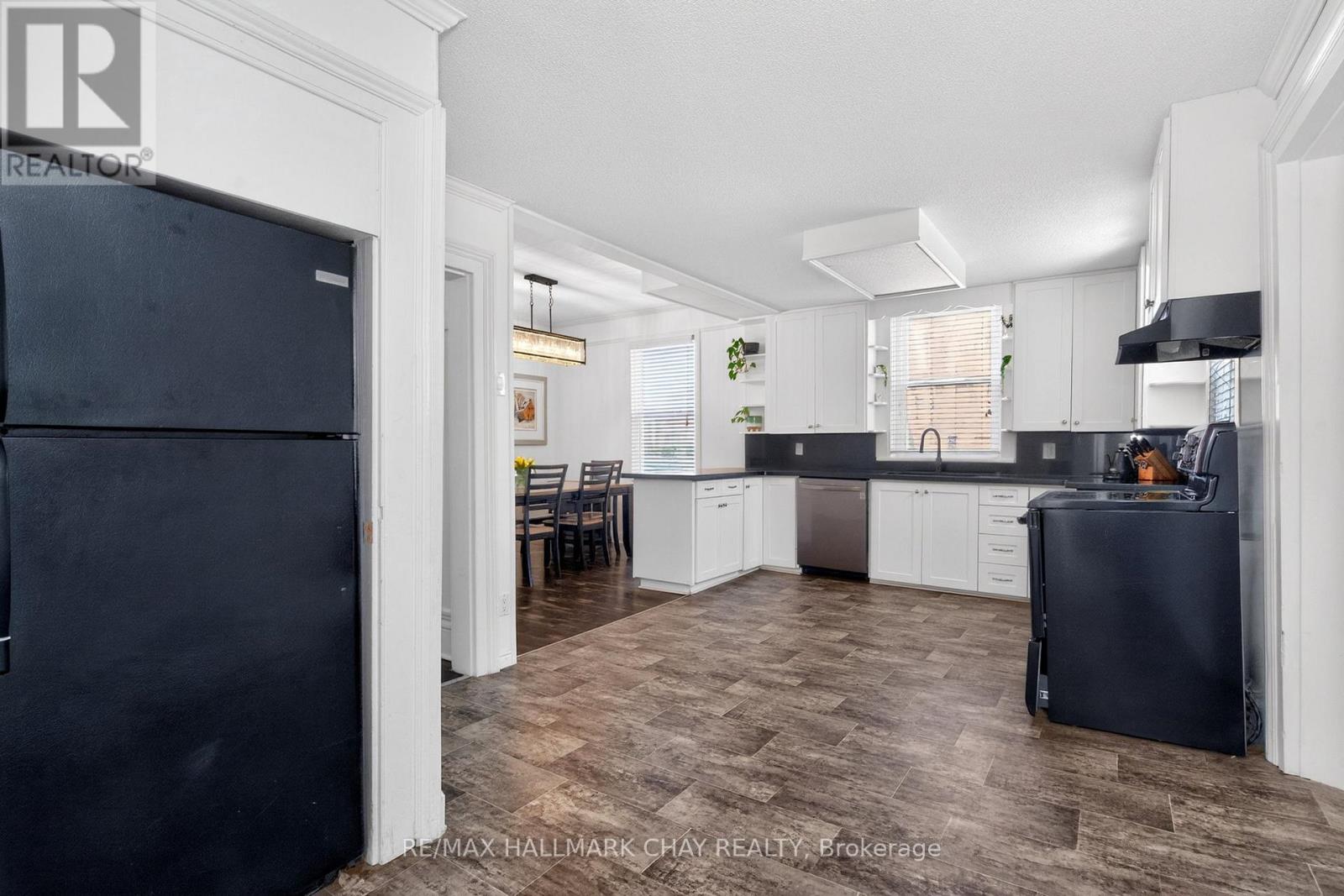 19 Yonge Street S, Springwater, Ontario  L0L 1P0 - Photo 8 - S13056710