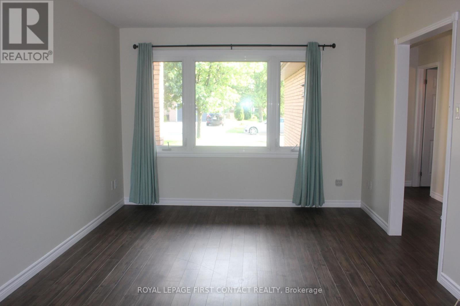 16 Rosenfeld Drive, Barrie (Grove East), Ontario  L4M 5X1 - Photo 10 - S13056874