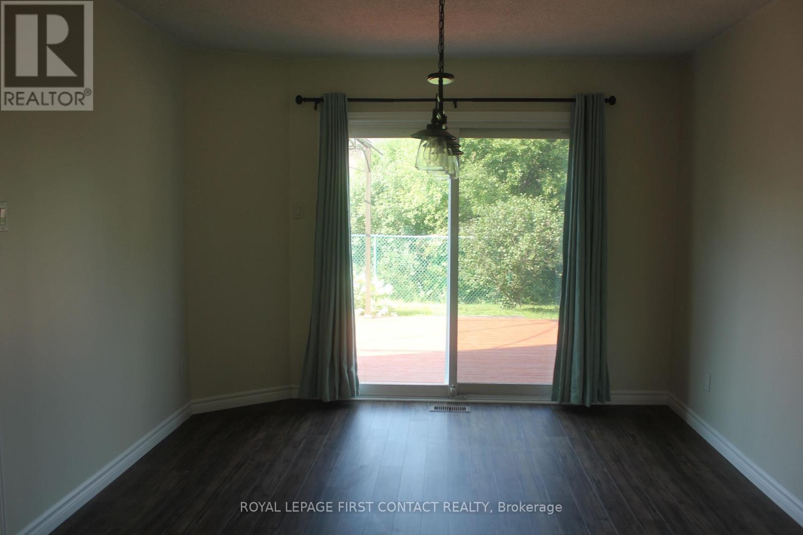 16 Rosenfeld Drive, Barrie (Grove East), Ontario  L4M 5X1 - Photo 14 - S13056874