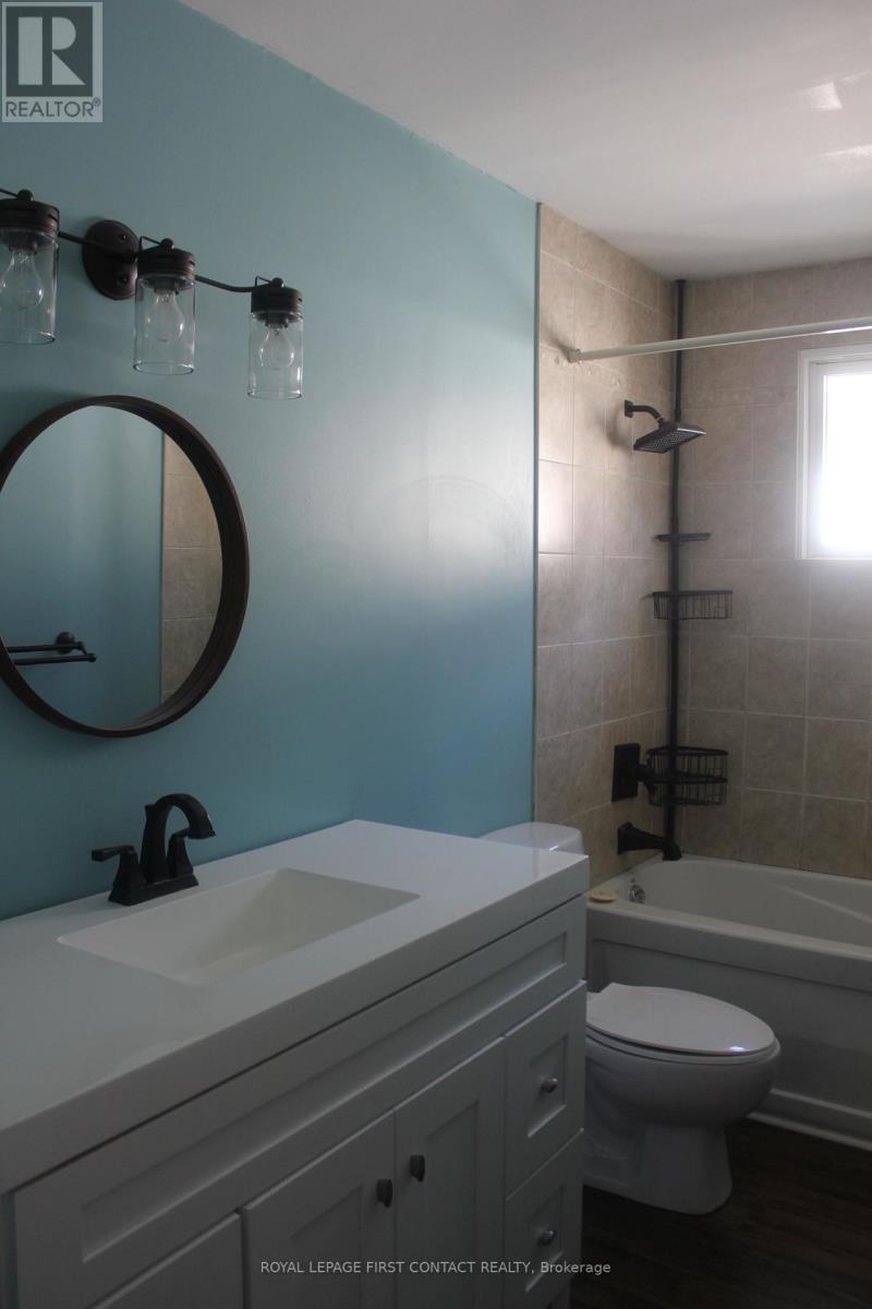 16 Rosenfeld Drive, Barrie (Grove East), Ontario  L4M 5X1 - Photo 23 - S13056874