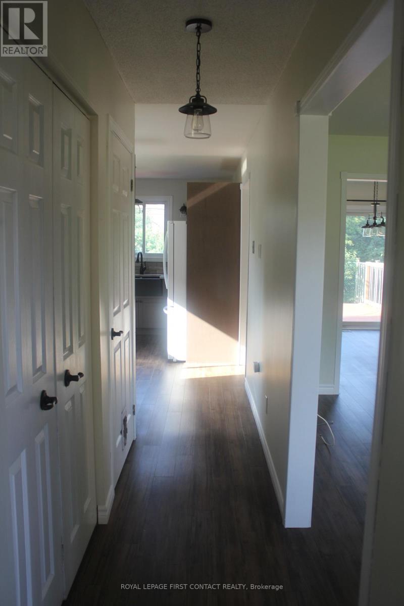 16 Rosenfeld Drive, Barrie (Grove East), Ontario  L4M 5X1 - Photo 3 - S13056874