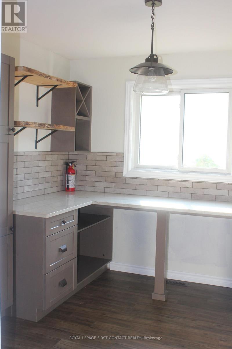 16 Rosenfeld Drive, Barrie (Grove East), Ontario  L4M 5X1 - Photo 5 - S13056874