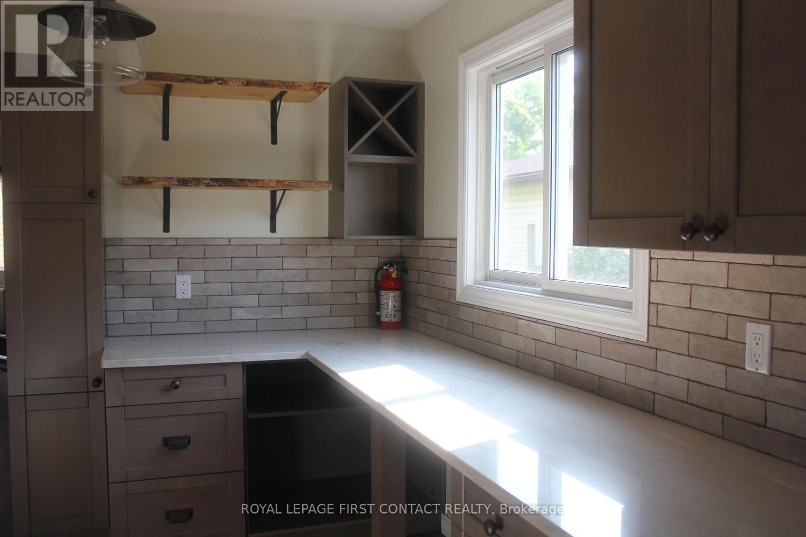 16 Rosenfeld Drive, Barrie (Grove East), Ontario  L4M 5X1 - Photo 6 - S13056874