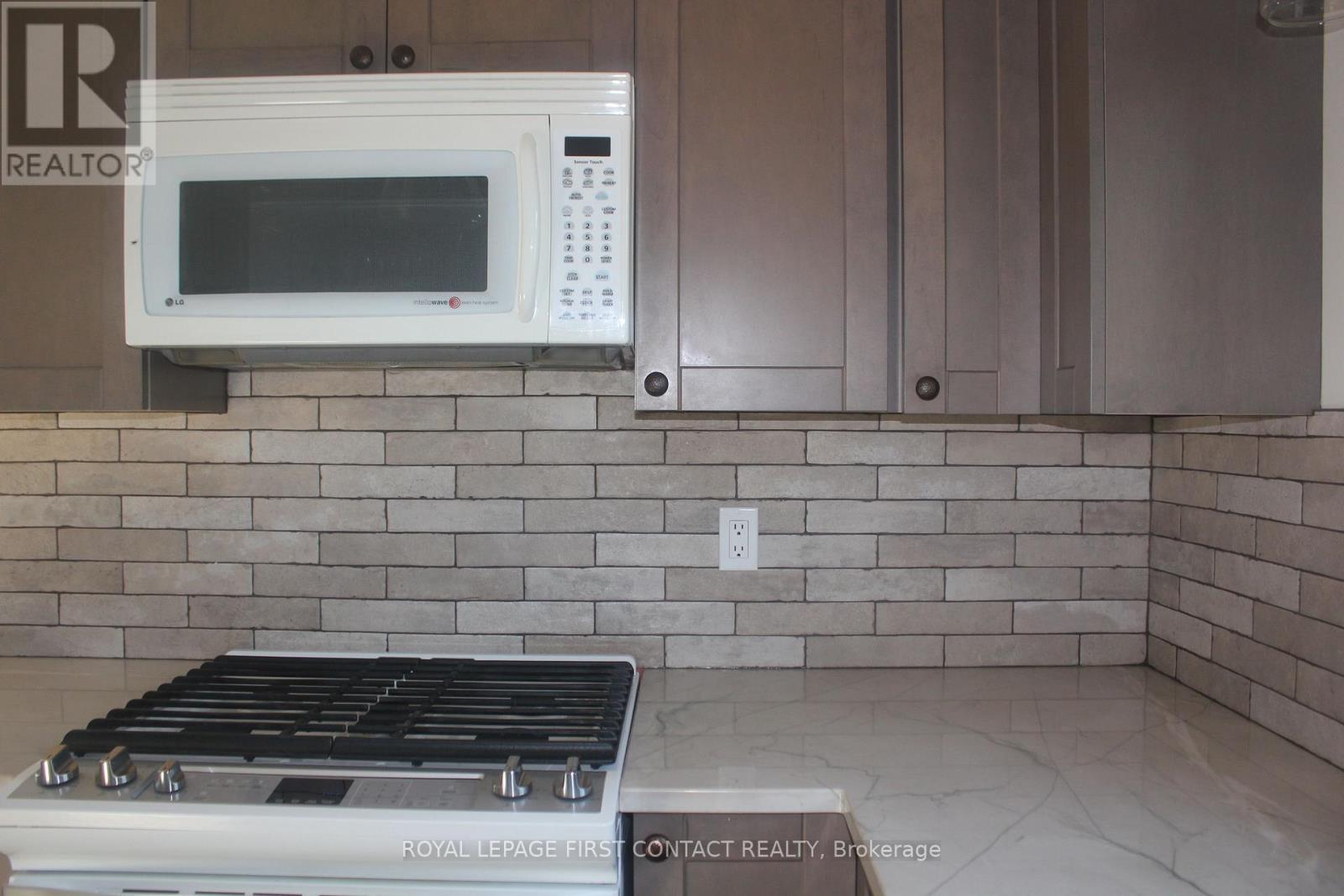 16 Rosenfeld Drive, Barrie (Grove East), Ontario  L4M 5X1 - Photo 7 - S13056874