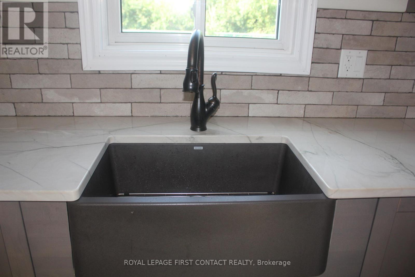 16 Rosenfeld Drive, Barrie (Grove East), Ontario  L4M 5X1 - Photo 8 - S13056874