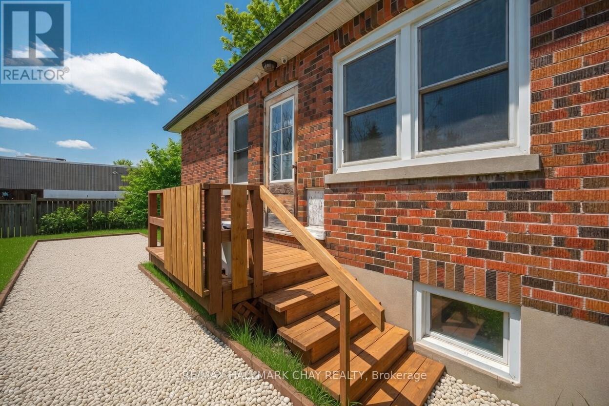 68 Drury Lane, Barrie (Wellington), Ontario  L4M 3C8 - Photo 25 - S13056936