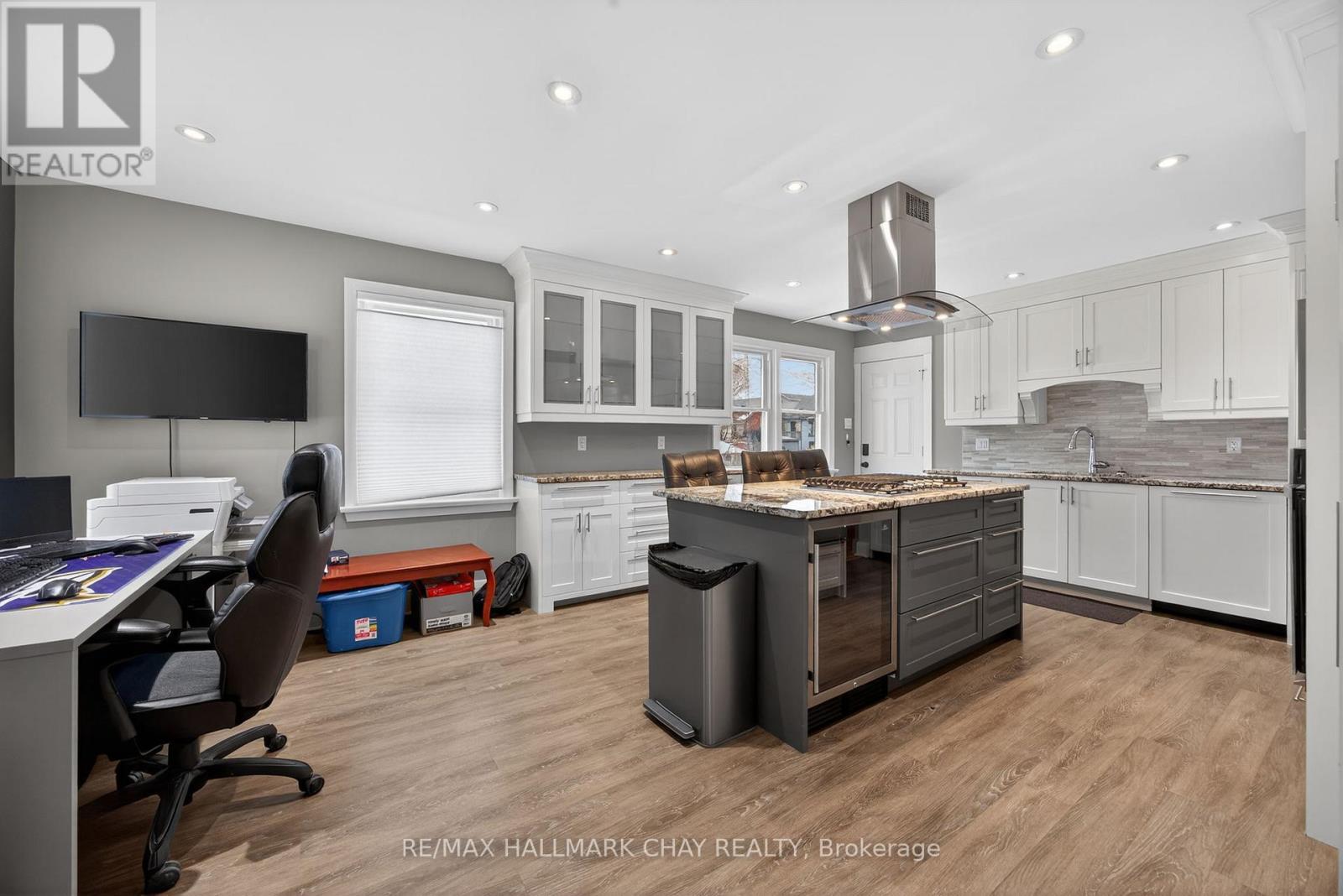 68 Drury Lane, Barrie (Wellington), Ontario  L4M 3C8 - Photo 3 - S13056936