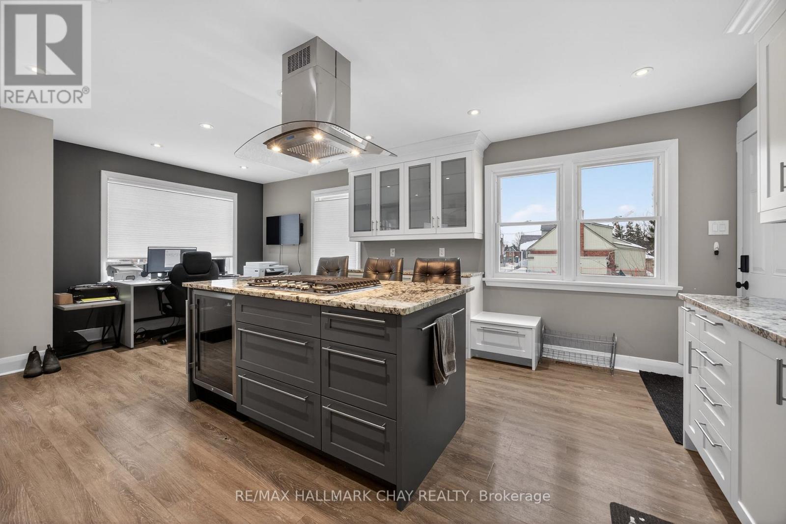 68 Drury Lane, Barrie (Wellington), Ontario  L4M 3C8 - Photo 5 - S13056936