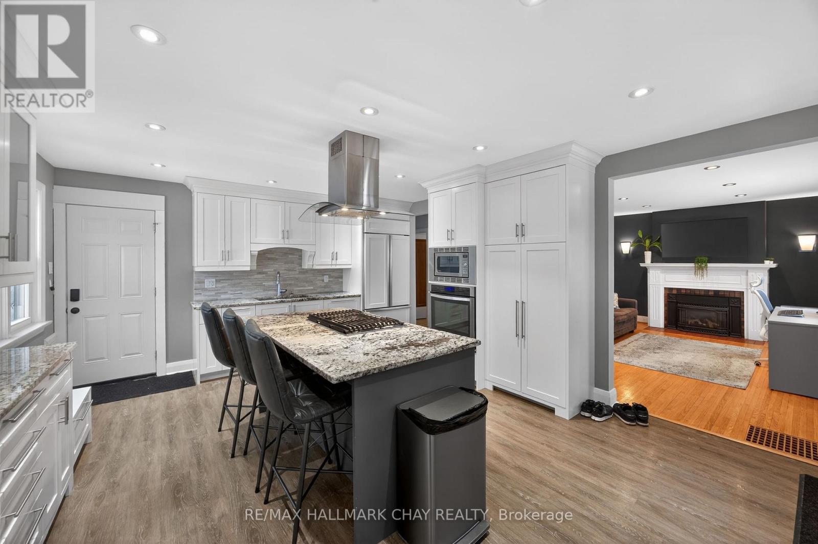 68 Drury Lane, Barrie (Wellington), Ontario  L4M 3C8 - Photo 7 - S13056936