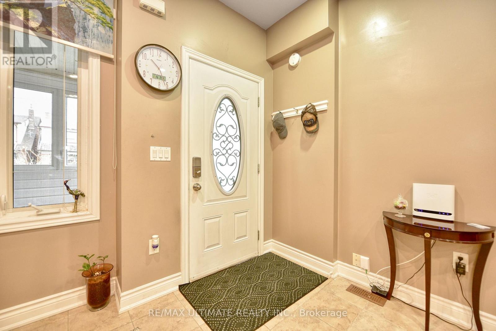 227 Earlscourt Avenue, Toronto, Ontario  M6E 4B4 - Photo 12 - W13056584