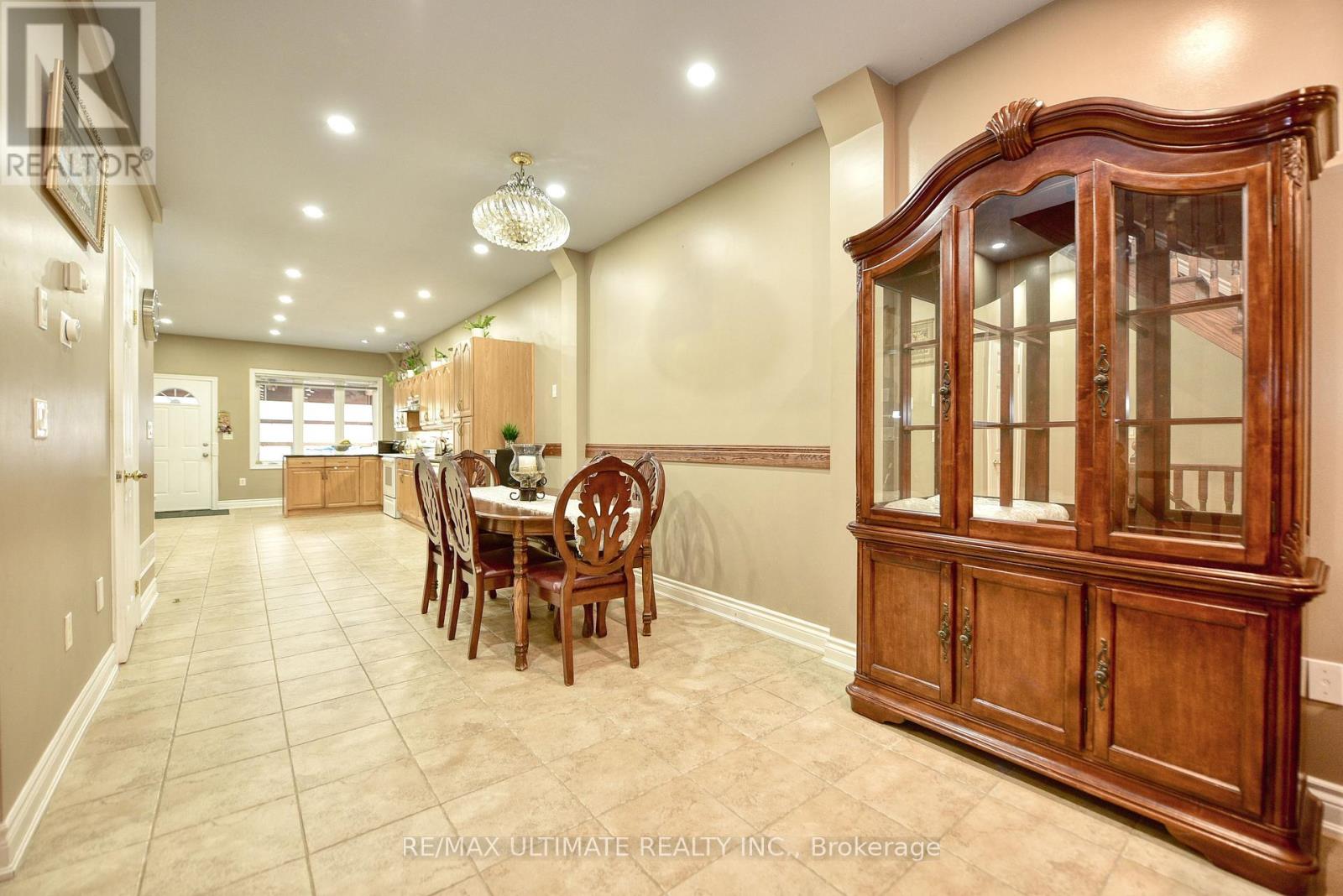 227 Earlscourt Avenue, Toronto, Ontario  M6E 4B4 - Photo 9 - W13056584