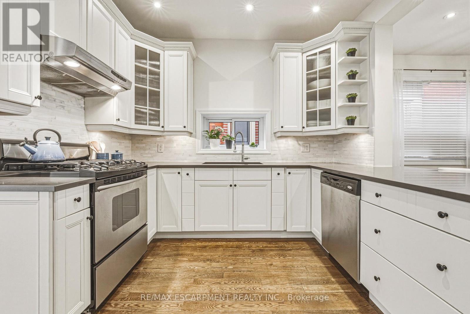 301 Evelyn Avenue, Toronto, Ontario  M6P 2Z8 - Photo 11 - W13056588