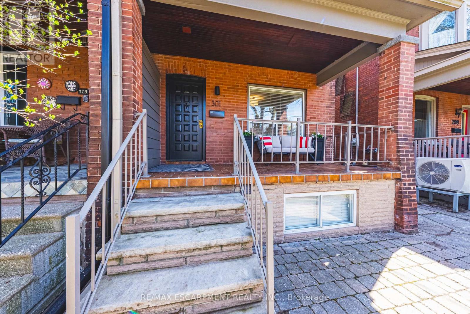 301 Evelyn Avenue, Toronto, Ontario  M6P 2Z8 - Photo 3 - W13056588