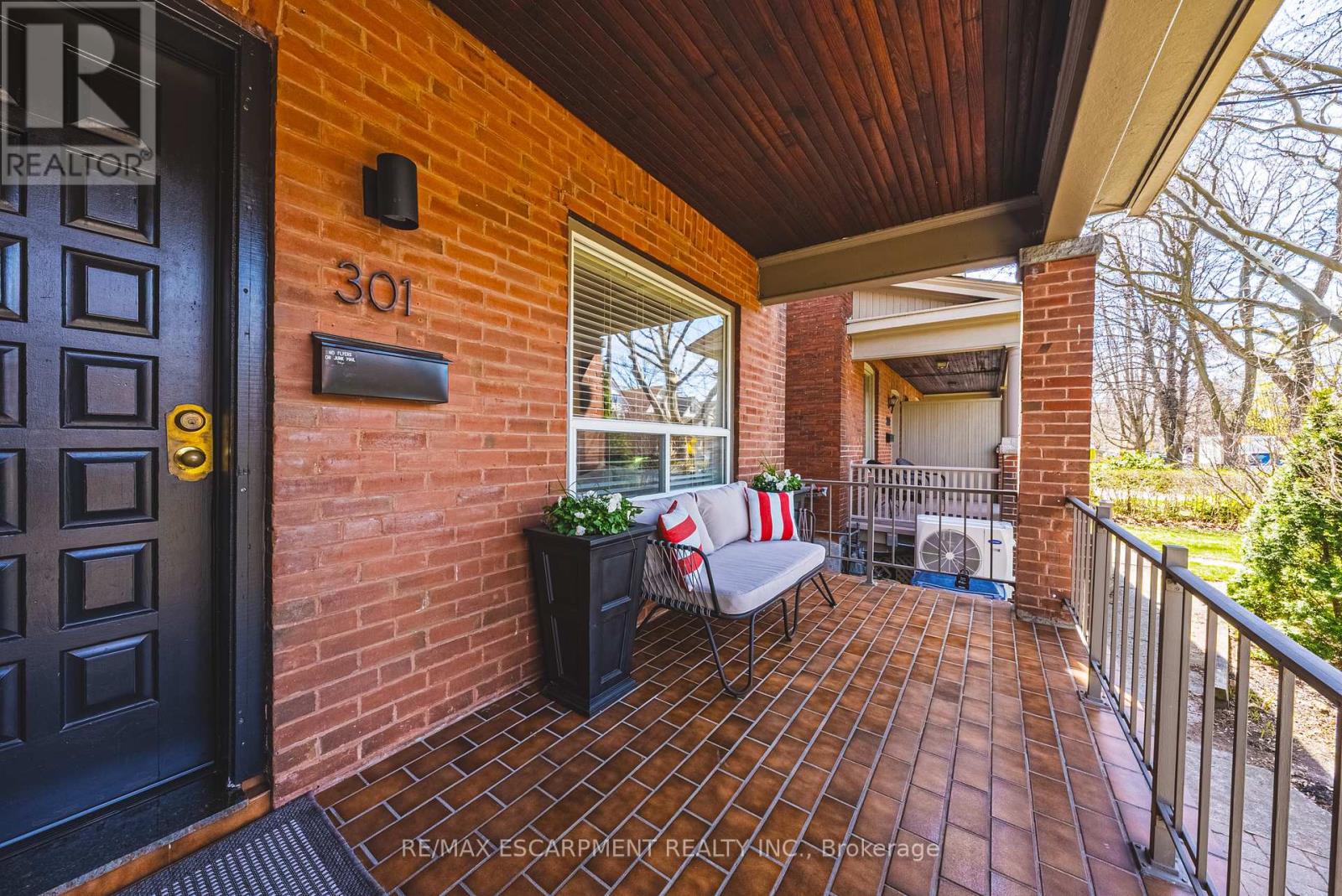 301 Evelyn Avenue, Toronto, Ontario  M6P 2Z8 - Photo 4 - W13056588