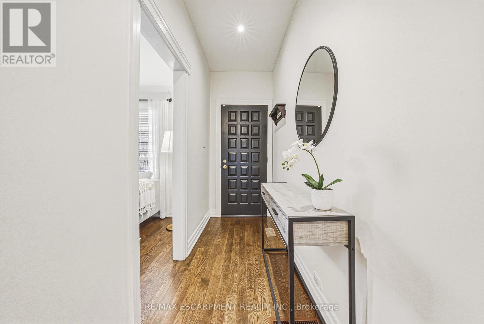 301 Evelyn Avenue, Toronto, Ontario  M6P 2Z8 - Photo 5 - W13056588