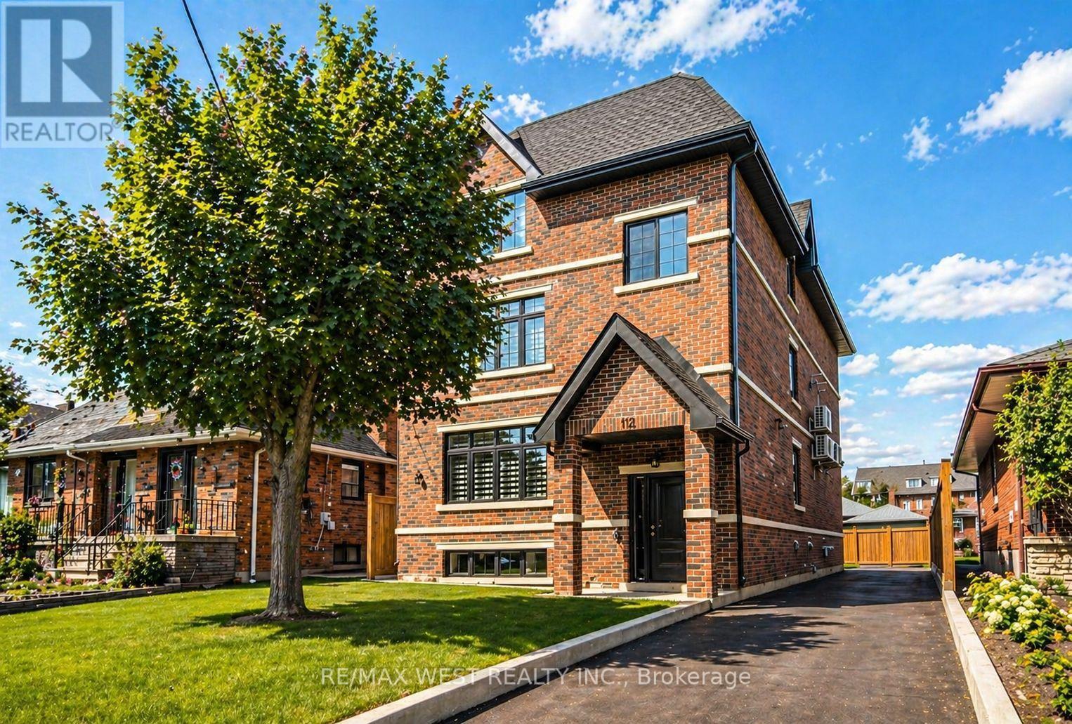 112 ALGOMA STREET, Toronto, Ontario