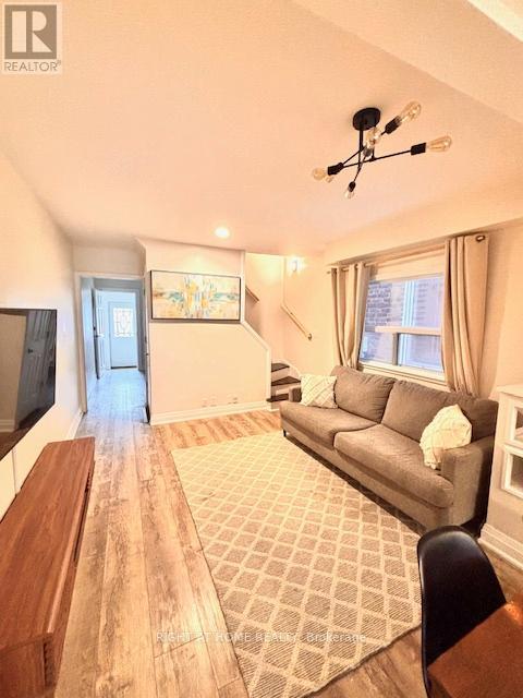 228 Linsmore Crescent, Toronto, Ontario  M4J 4L7 - Photo 6 - E13053892