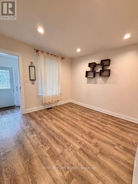 228 Linsmore Crescent, Toronto, Ontario  M4J 4L7 - Photo 5 - E13053892