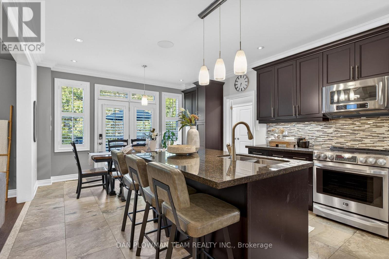 4 Benington Court, Whitby, Ontario  L1M 0H3 - Photo 7 - E13056730