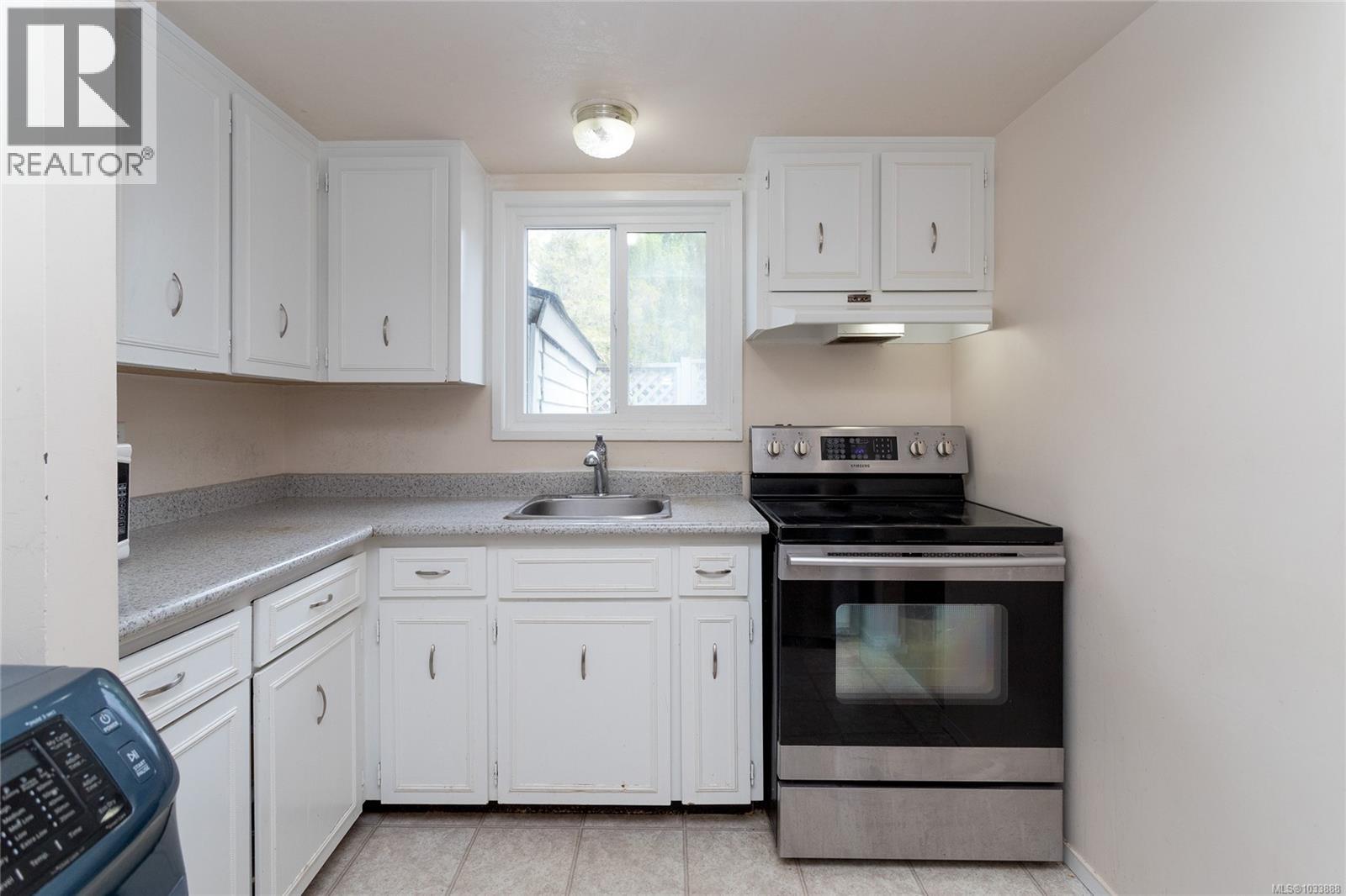 5 1040 Kenneth St, Saanich, British Columbia  V8X 3J5 - Photo 7 - 1033888