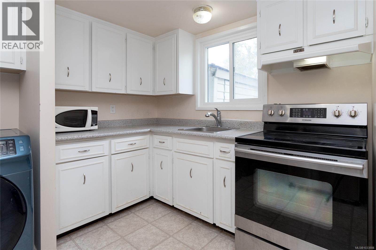 5 1040 Kenneth St, Saanich, British Columbia  V8X 3J5 - Photo 8 - 1033888