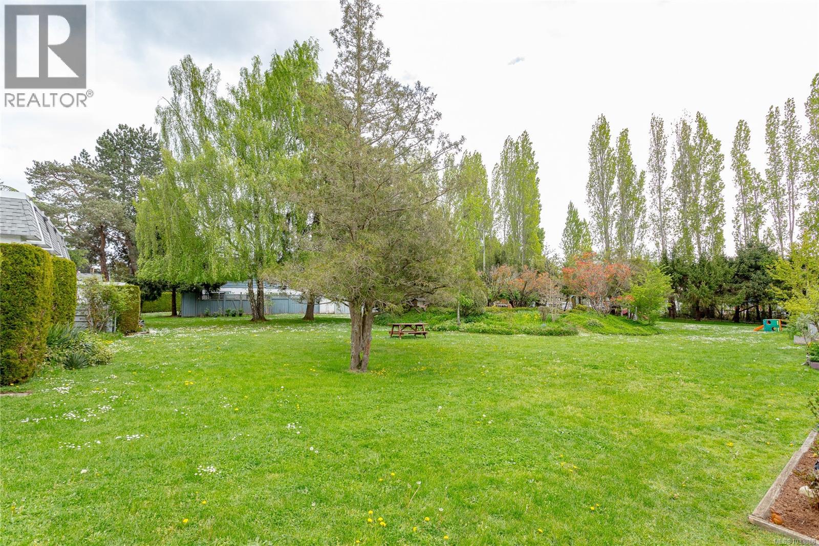 5 1040 Kenneth St, Saanich, British Columbia  V8X 3J5 - Photo 16 - 1033888